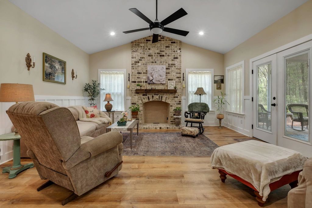 Photo of 81 E Deer Pass, Havana, FL 32333 (MLS # 397893)