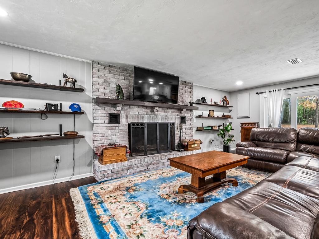 121 Circle G Ranch Drive