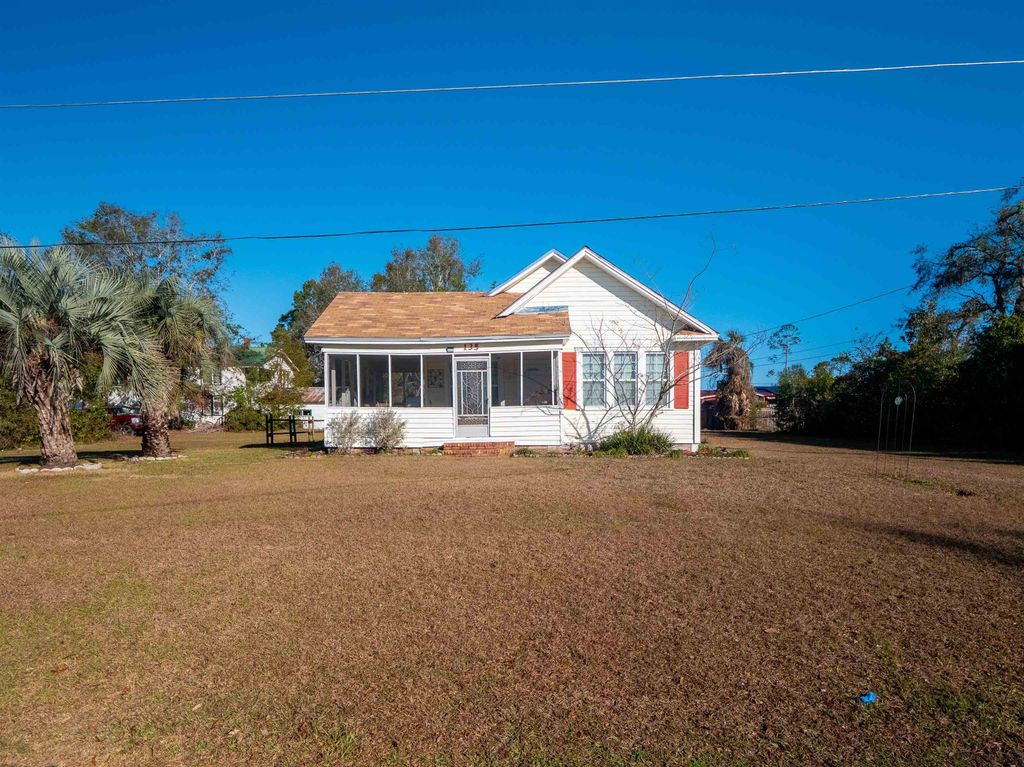 Photo of 135 SE Oak Street, Madison, FL 32340 (MLS # 391955)