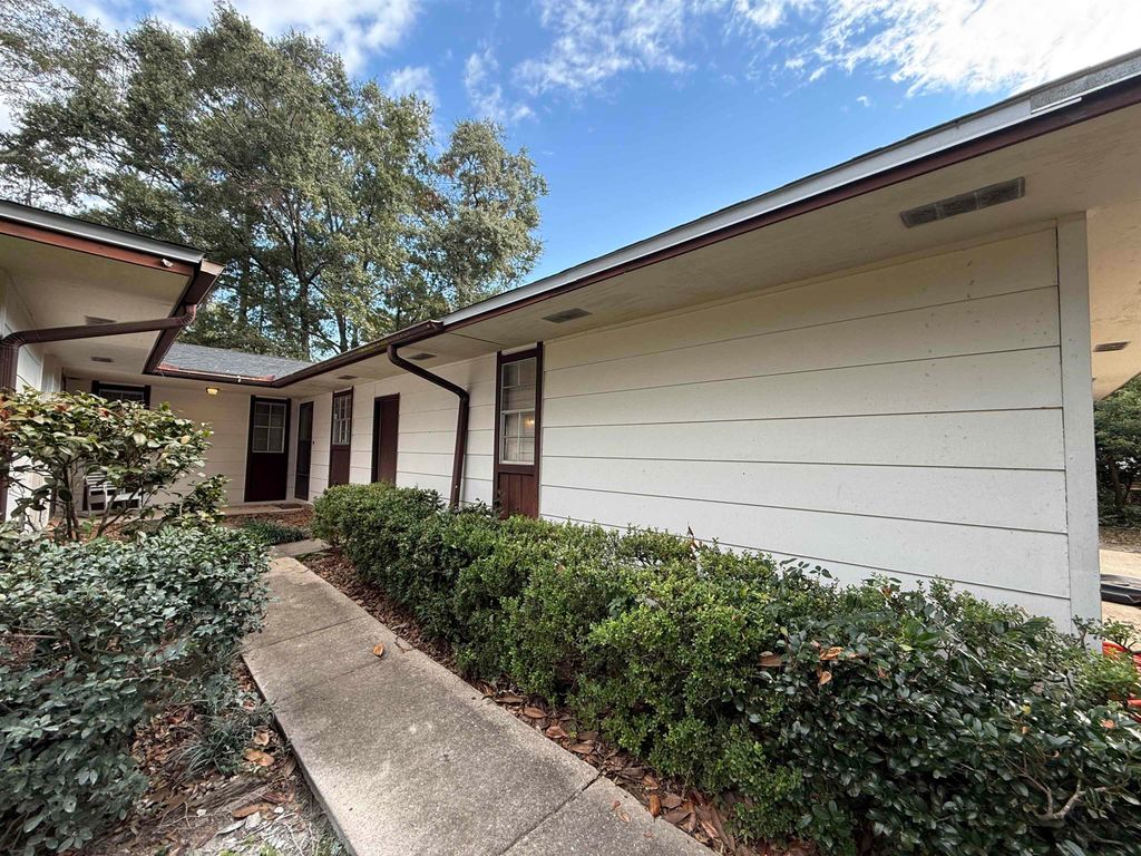 Photo of 258 N Villas Court #A, Tallahassee, FL 32303 (MLS # 393190)