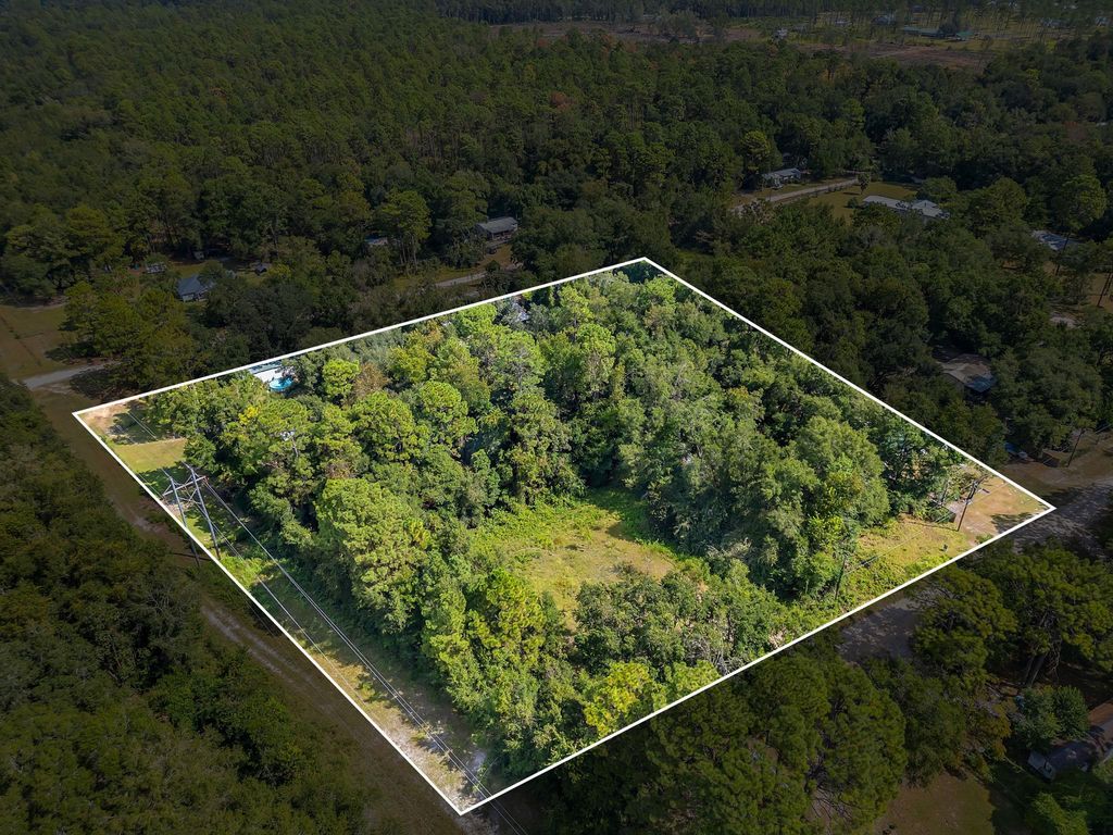 Photo of 10 Blue Waters Ct, Tallahassee, FL 32305 (MLS # 393976)