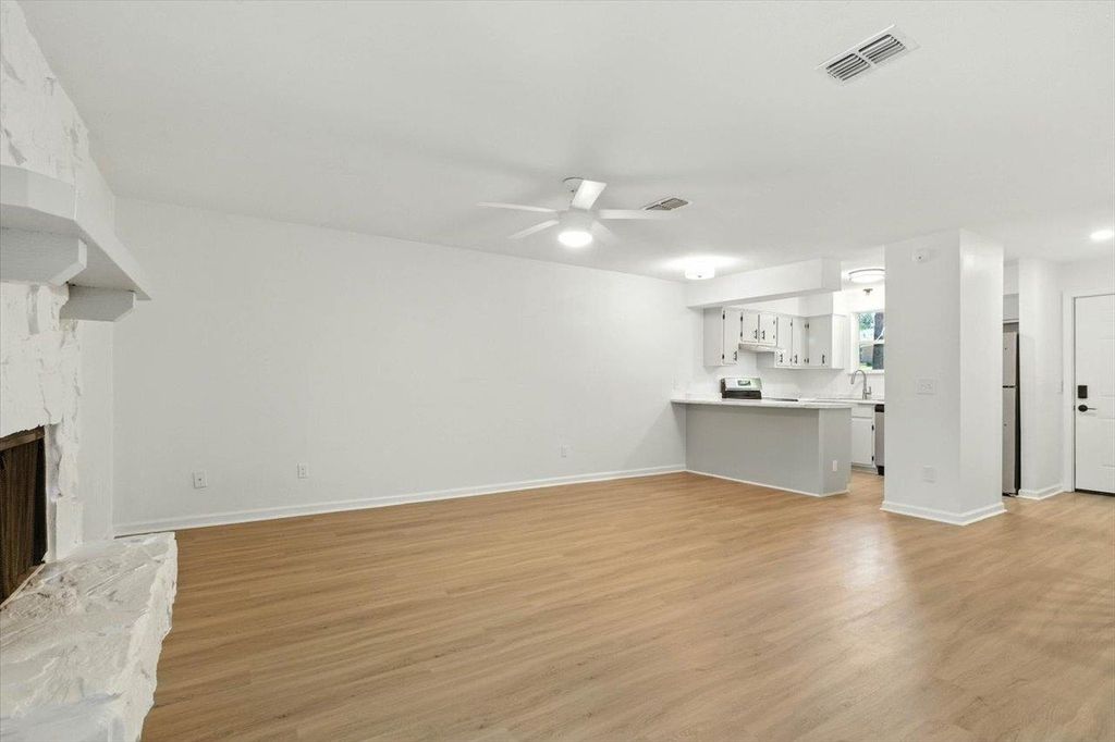 Photo of 1202 Cross Creek Way #2, Tallahassee, FL 32301 (MLS # 391617)