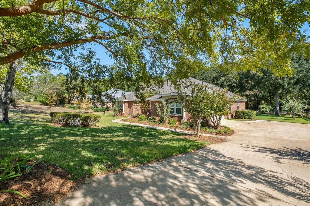 Photo of 1335 Conservancy Drive East Dr, Tallahassee, FL 32312 (MLS # 392241)