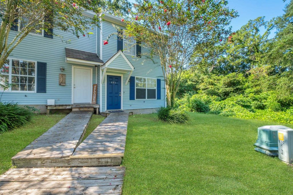 Photo of 691 Timberwood E Circle, Tallahassee, FL 32304 (MLS # 388734)