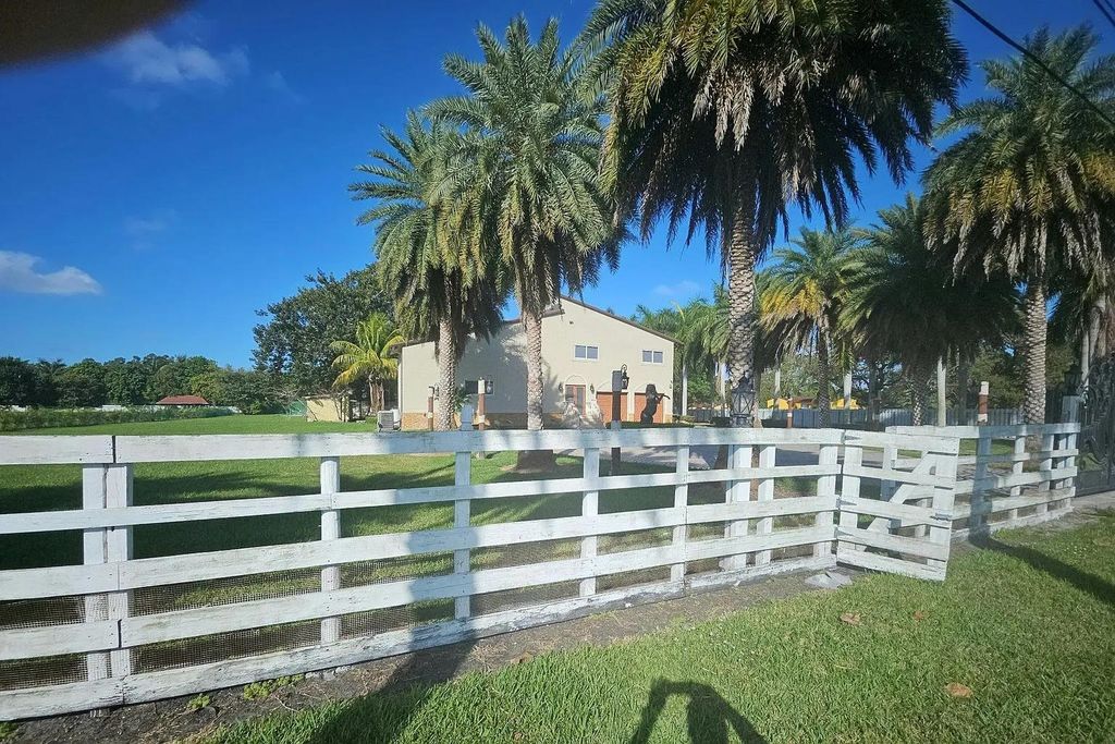 Photo of 3850 SW 124th Avenue, Other Florida, FL 33027 (MLS # 397462)