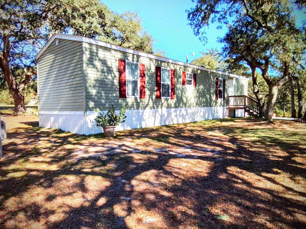 Photo of 135 CAROLINA Street, Carrabelle, FL 32322 (MLS # 402354)
