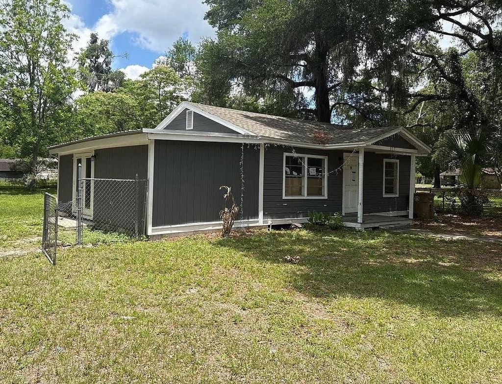 Photo of 517 NW 26th Street, Ocala, FL 34475 (MLS # 402089)