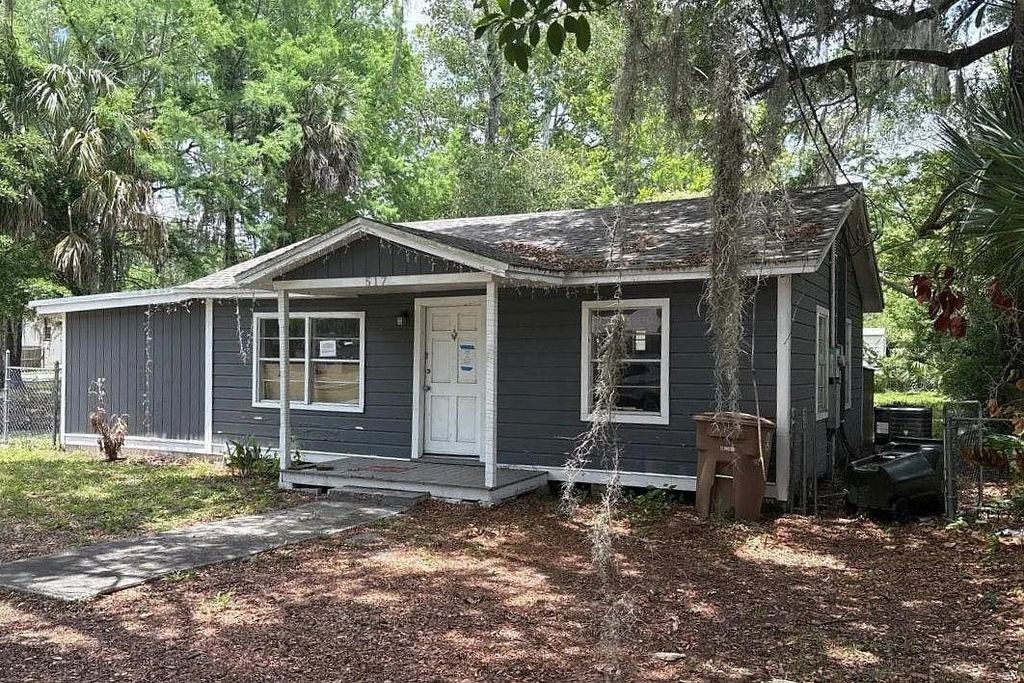 Photo of 517 NW 26th Street, Ocala, FL 34475 (MLS # 402089)