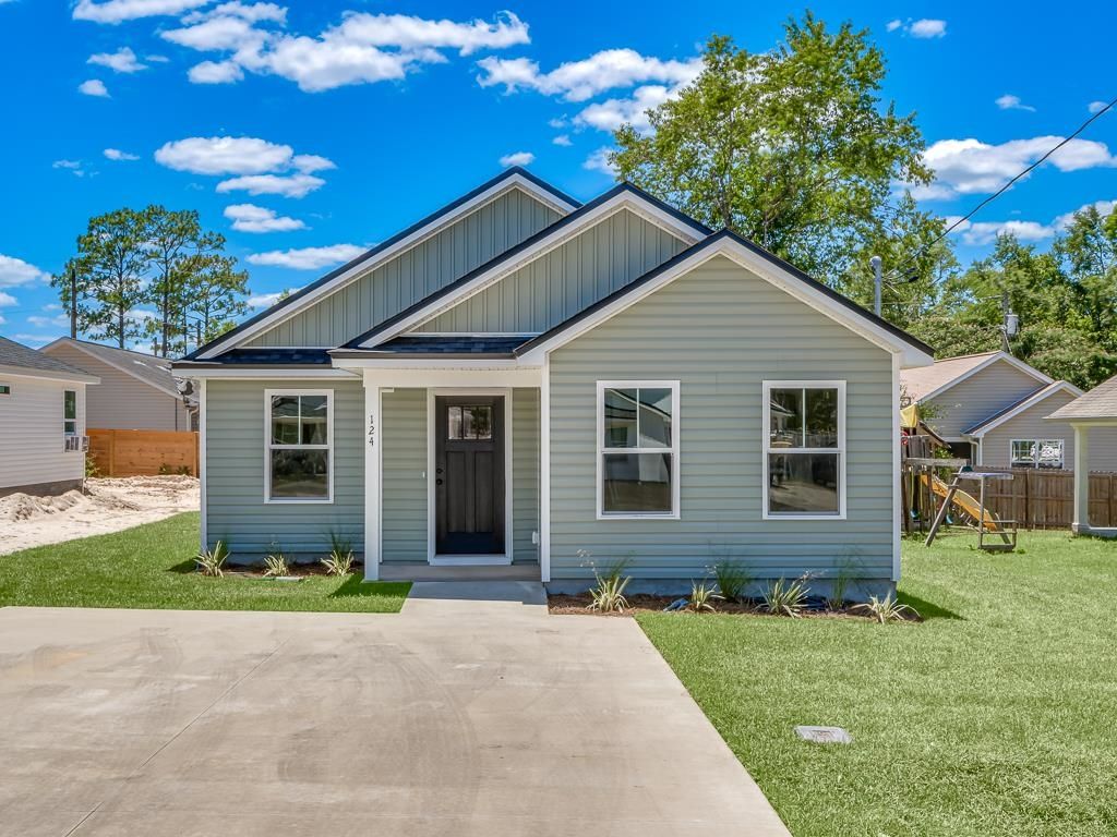 Photo of 44 Franklin Drive, Crawfordville, FL 32327 (MLS # 393835)