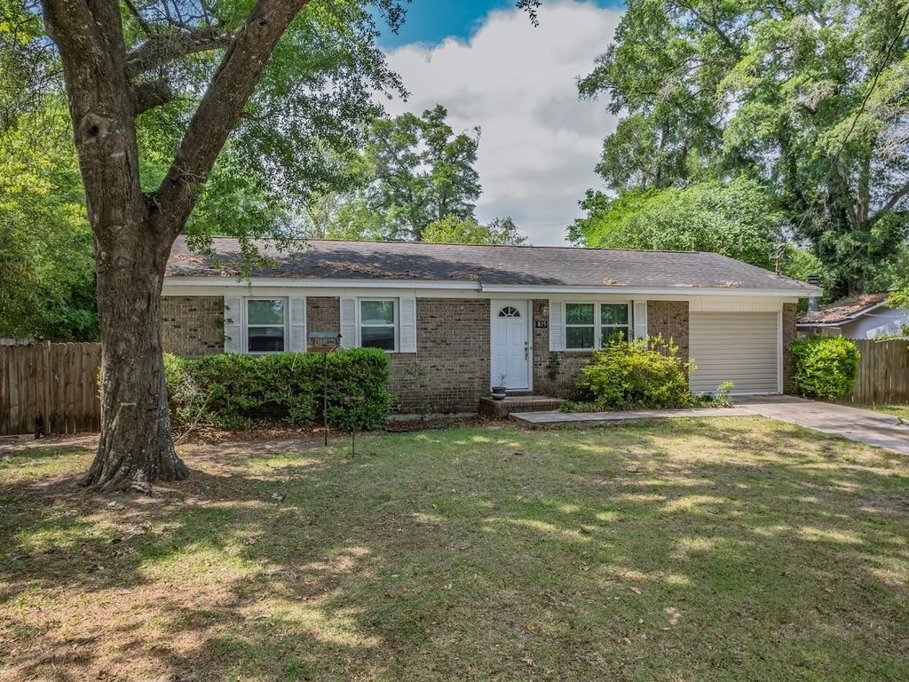 Photo of 815 Peggy Drive, Tallahassee, FL 32305 (MLS # 399242)