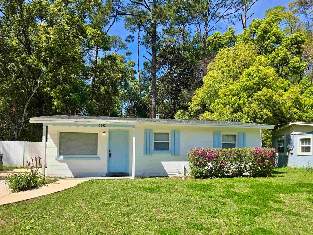 Photo of 2032 Warwick Street, Tallahassee, FL 32310 (MLS # 397580)