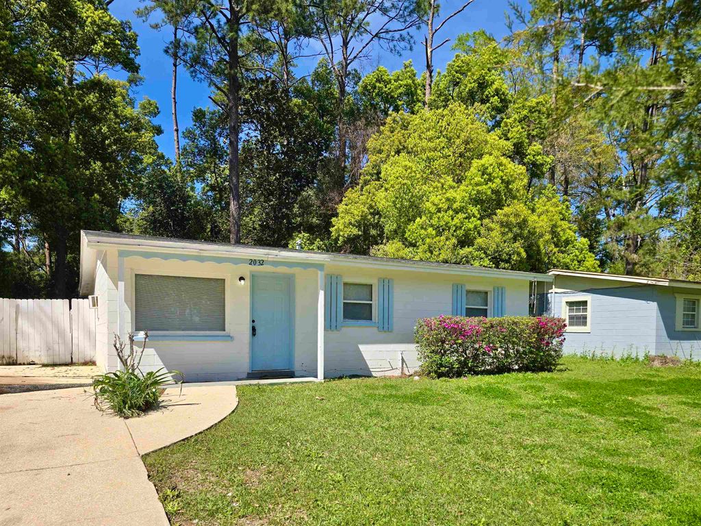 Photo of 2032 Warwick Street, Tallahassee, FL 32310 (MLS # 397580)