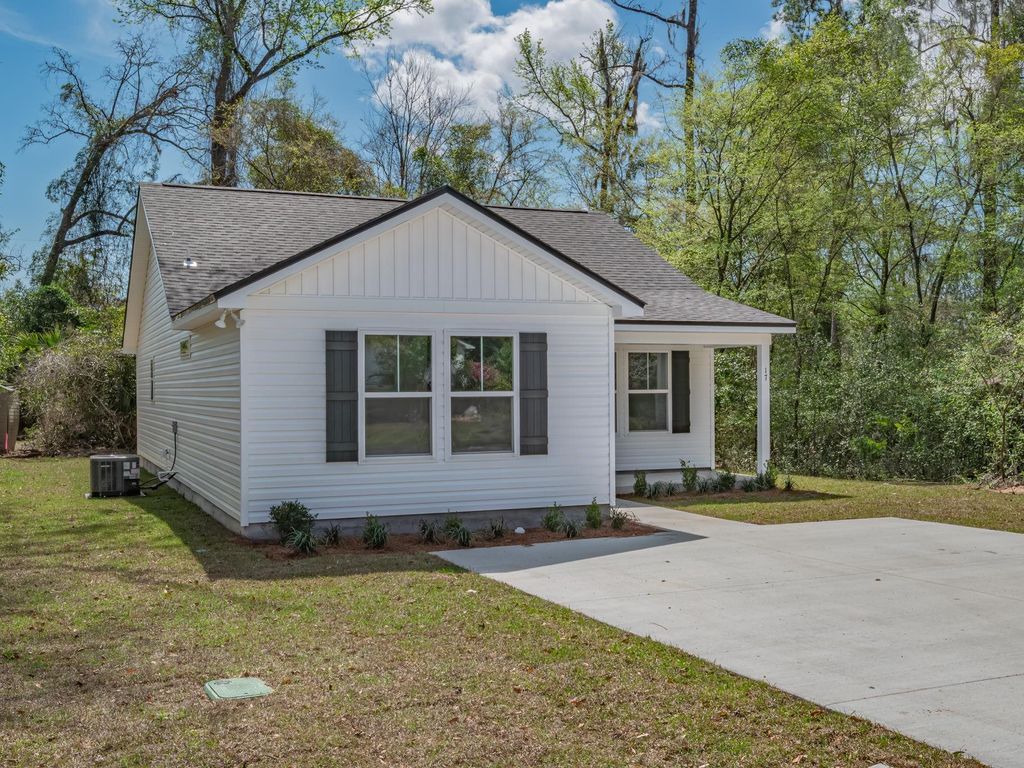 Photo of 86 SHAR-MEL-RE Lane, Crawfordville, FL 32327 (MLS # 397457)