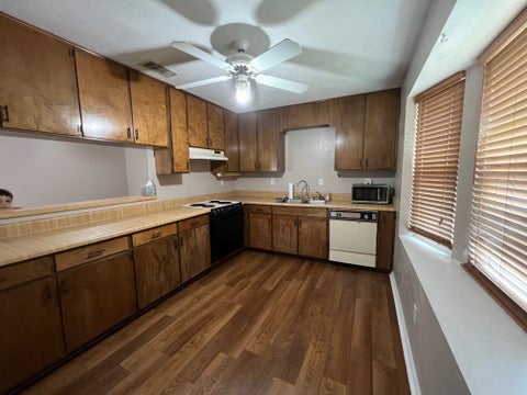 Tiny photo for 121 Boardwalk Street, Tallahassee, FL 32301 (MLS # 401286)