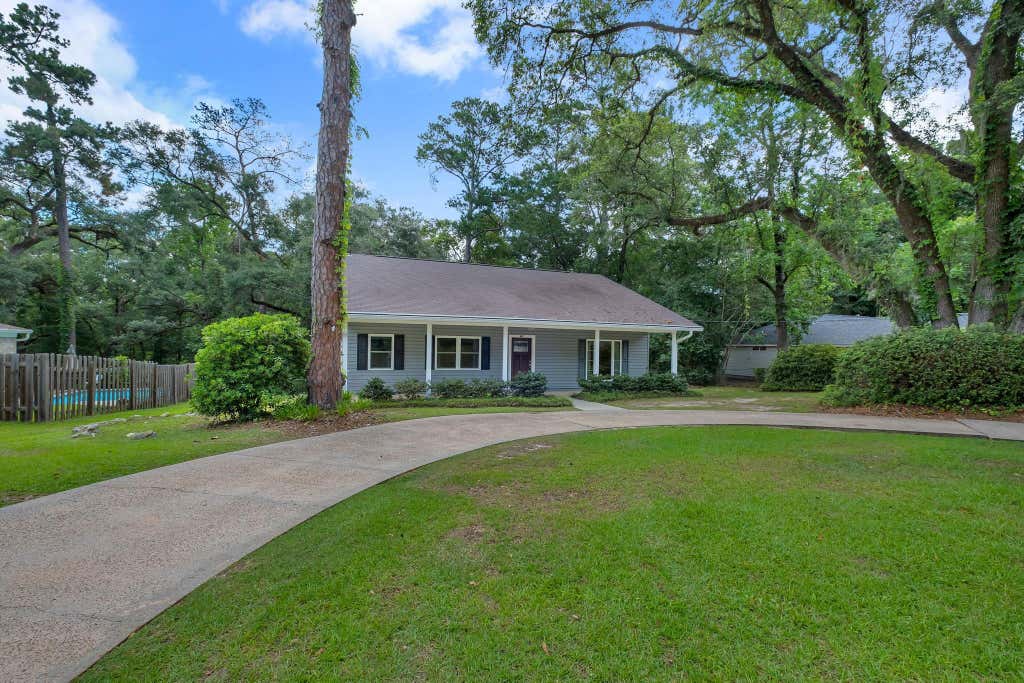 Photo of 2219 Woodlawn Drive, Tallahassee, FL 32303 (MLS # 401399)