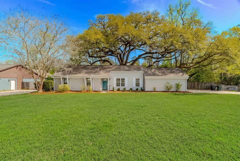 Photo of 2201 Eastgate Way, Tallahassee, FL 32308 (MLS # 397225)