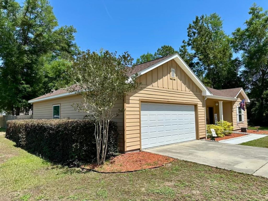 Photo of 7 Ross Drive, Crawfordville, FL 32327 (MLS # 391560)