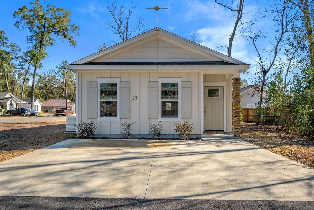 Photo of 115 Comanche Trail, Crawfordville, FL 32327 (MLS # 395774)