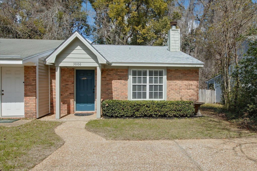 Photo of 3006 Richview Park Circle, Tallahassee, FL 32301 (MLS # 396904)