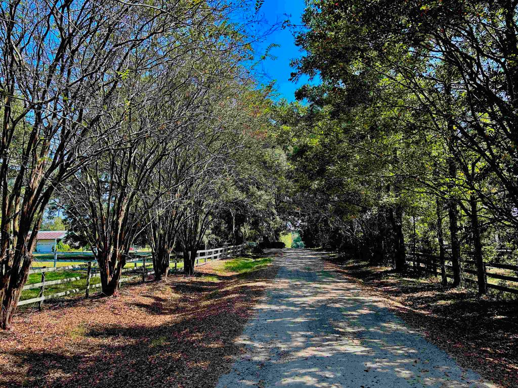 Photo of 35 Kathy Drive, Havana, FL 32333 (MLS # 392713)