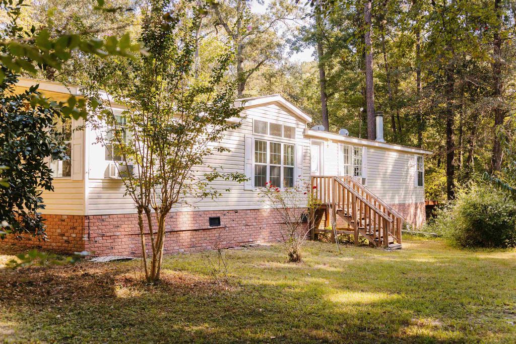 Photo of 35 Kathy Drive, Havana, FL 32333 (MLS # 392713)