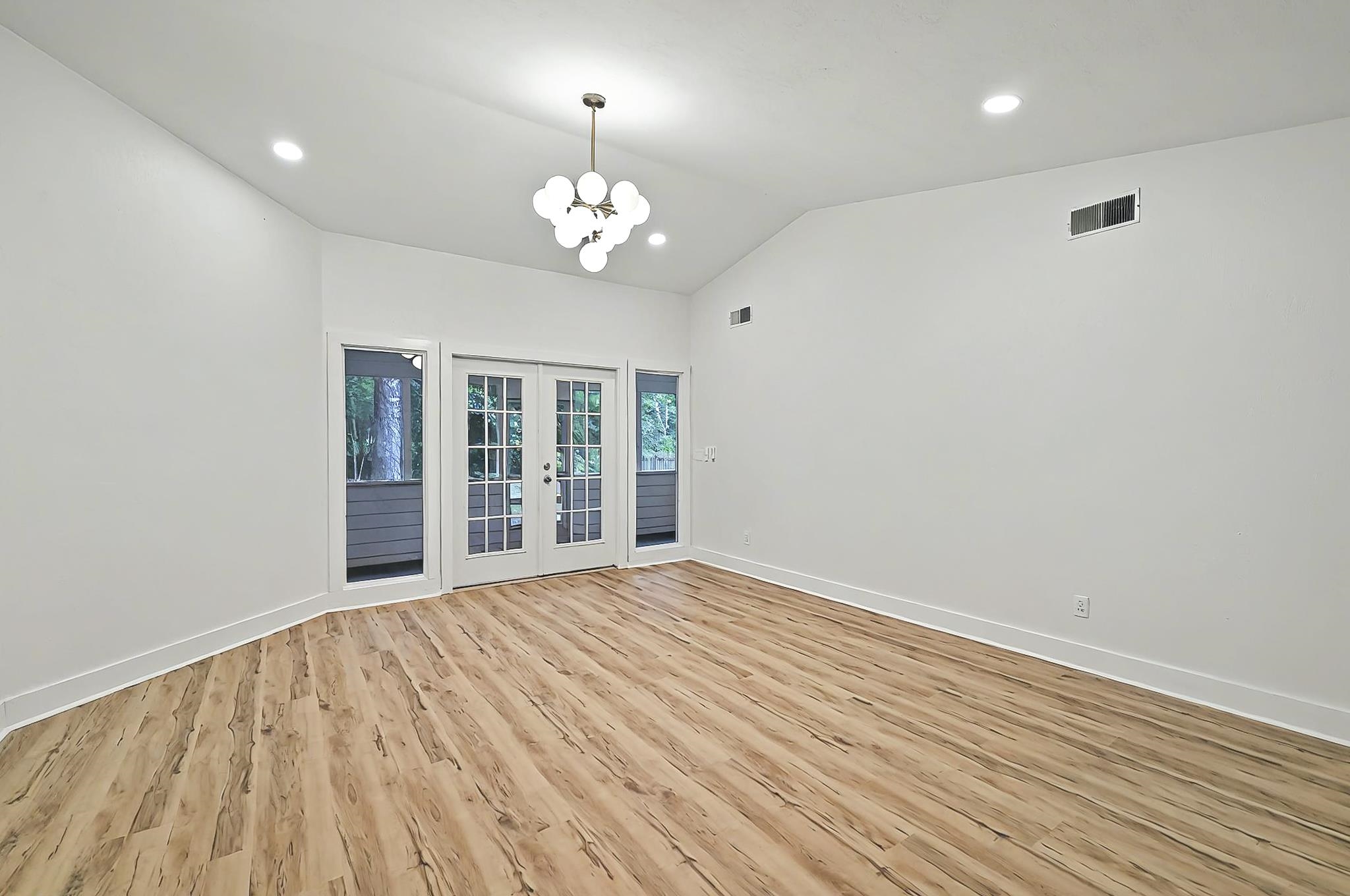 3532 CLIFDEN Drive