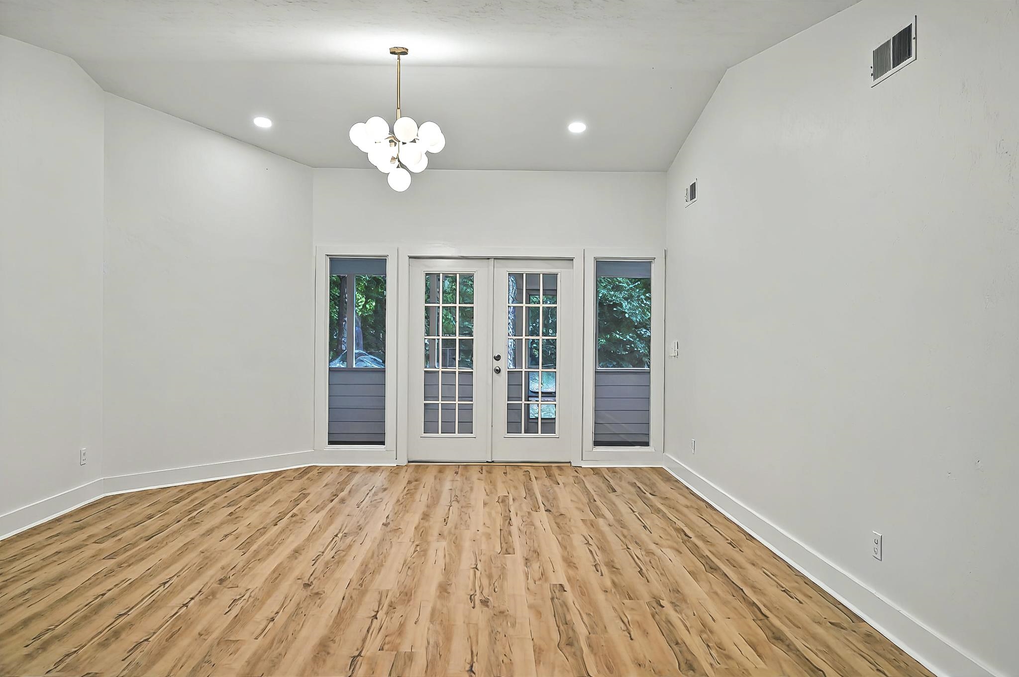 3532 CLIFDEN Drive