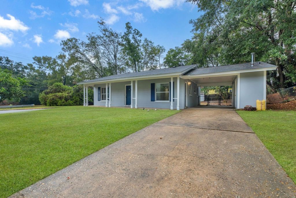 Photo of 2319 Tupelo Terrace Ter, Tallahassee, FL 32303 (MLS # 392687)