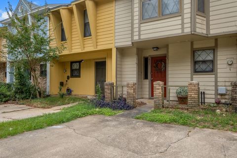 Tiny photo for 611 ACORN GROVE Court, Tallahassee, FL 32312 (MLS # 393634)