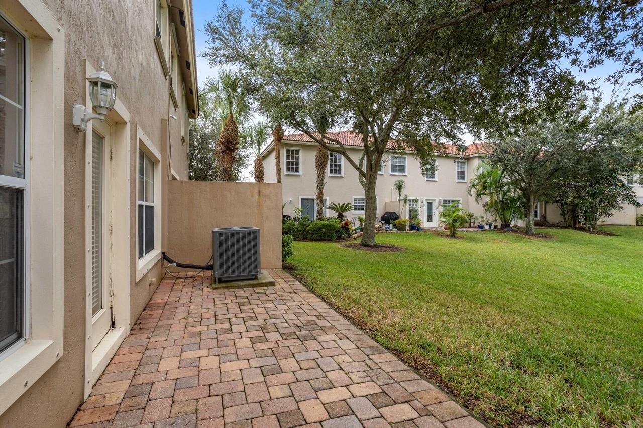 4305 Cohune Palm Court