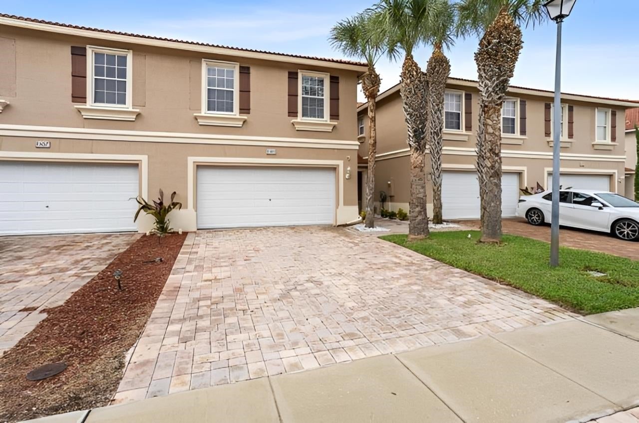 4305 Cohune Palm Court