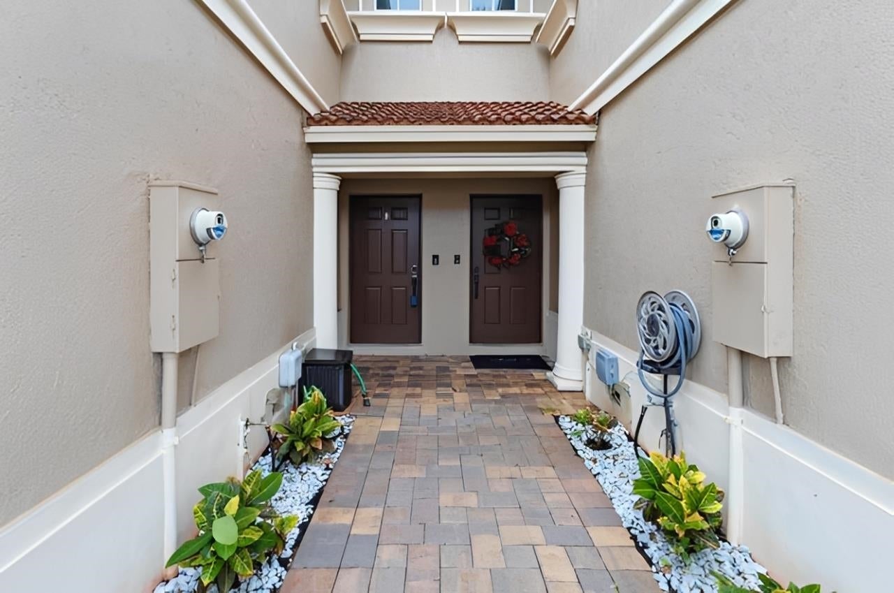 4305 Cohune Palm Court