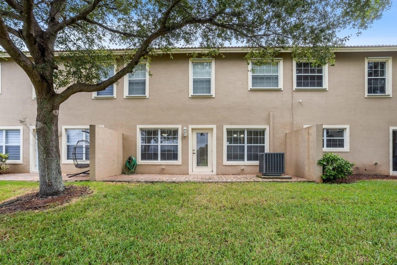 4305 Cohune Palm Court