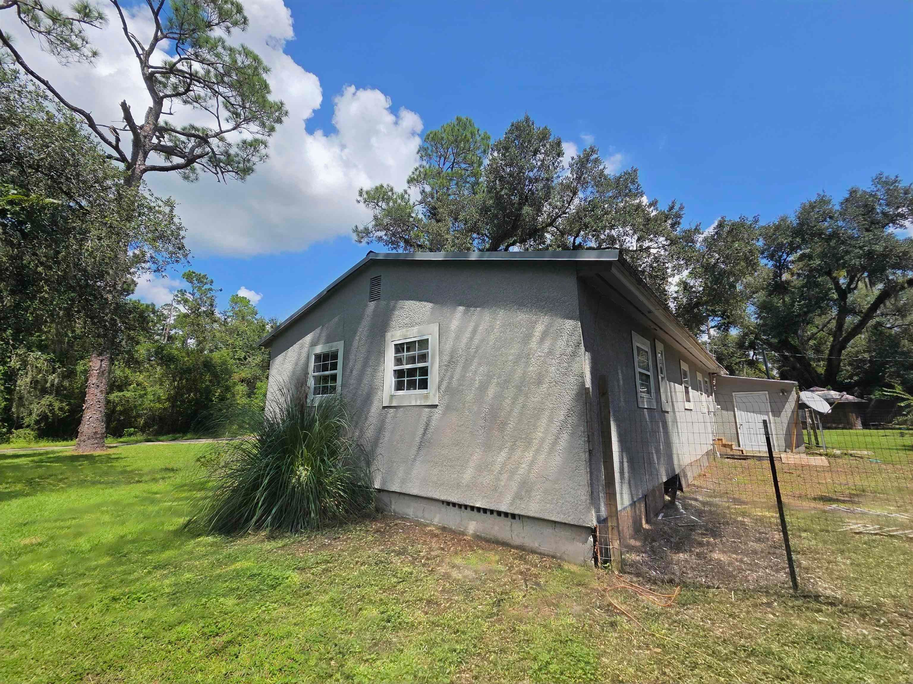 911 N VETERANS Drive