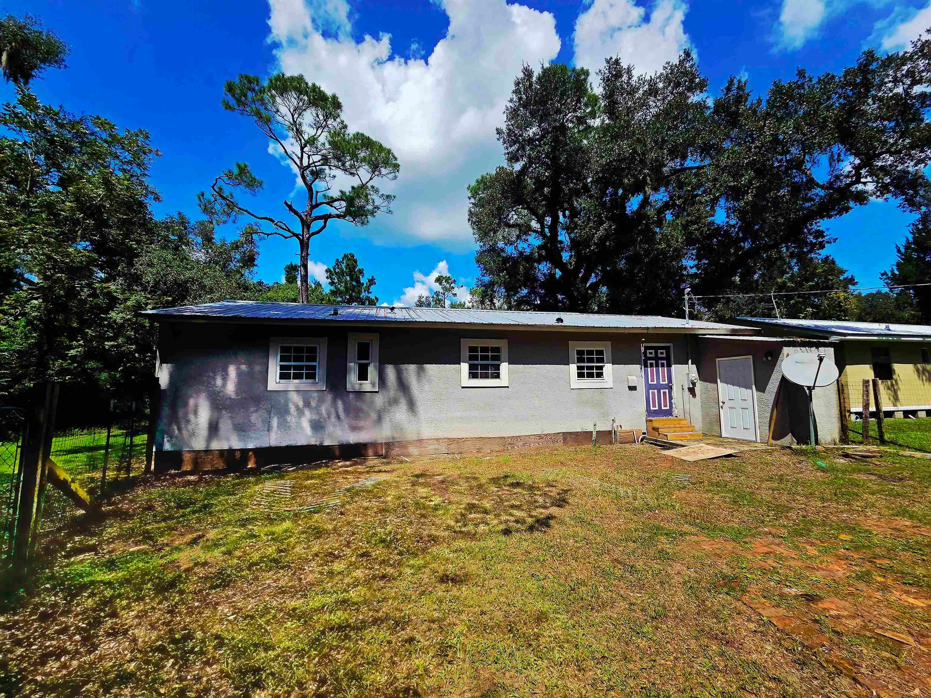 911 N VETERANS Drive