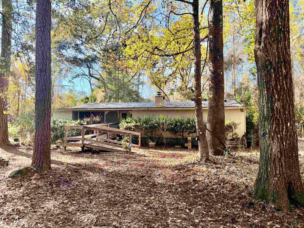 Photo of 447 Quial Run, Crawfordville, FL 32327 (MLS # 394226)