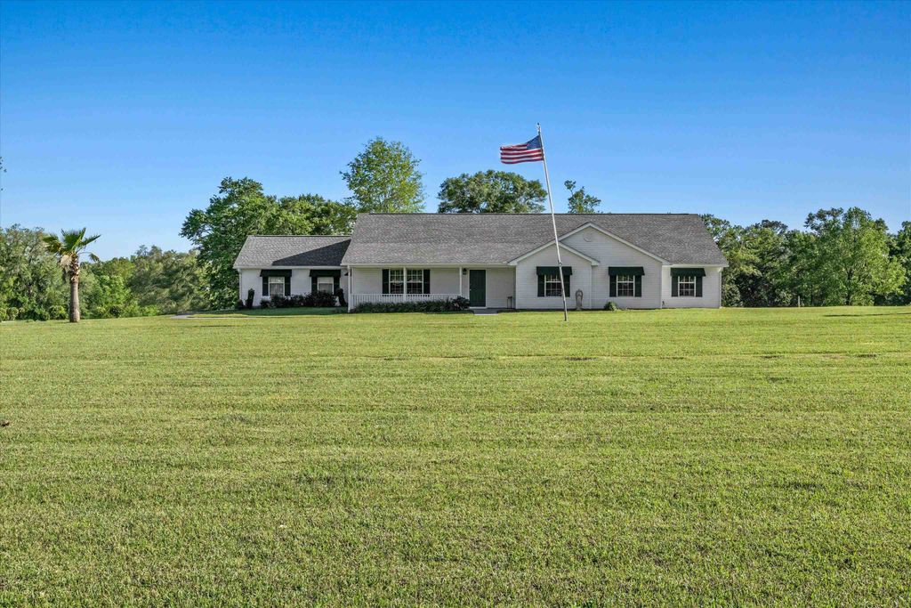 Photo of 1115 Glory Road, Quincy, FL 32352 (MLS # 397385)