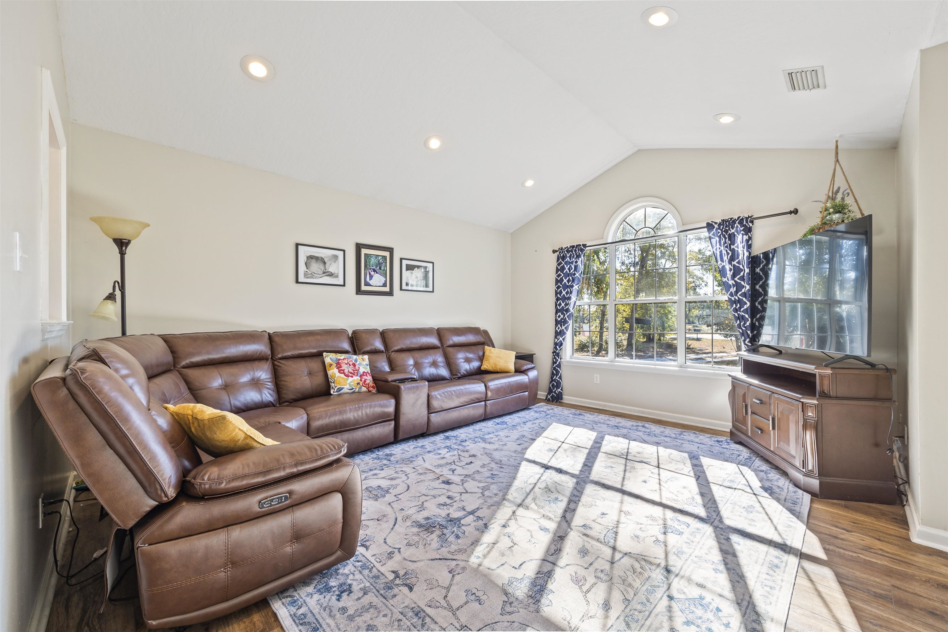 285 NE Green Tree Terrace