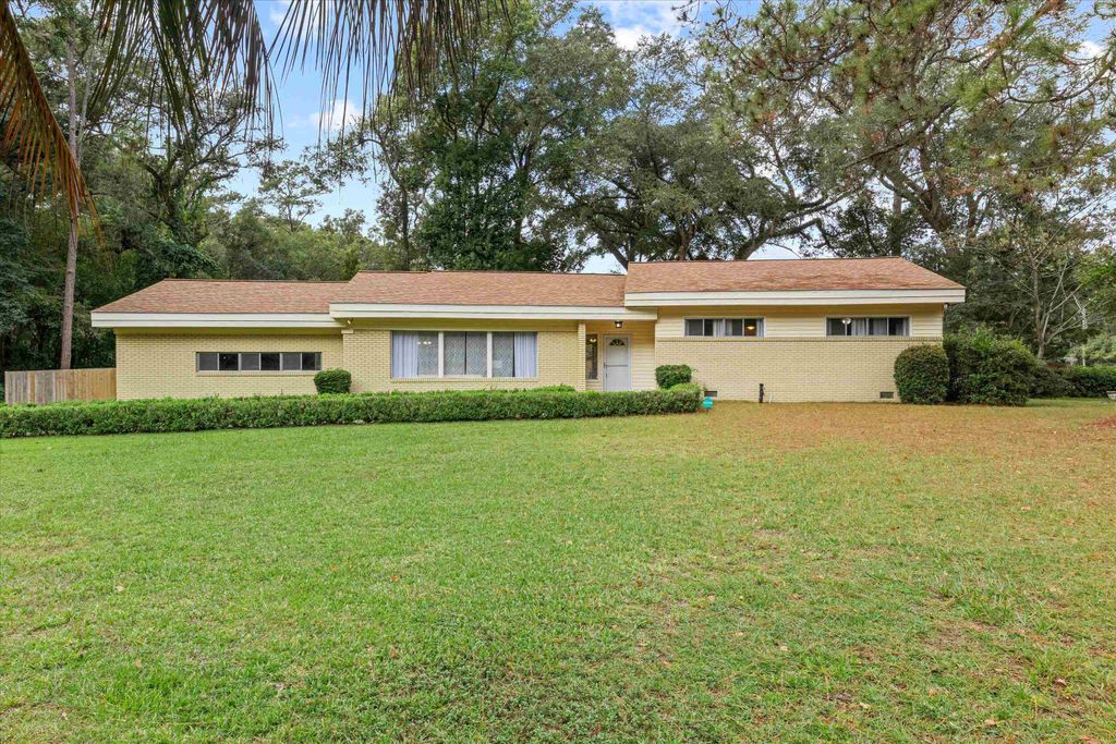 Photo of 2506 Sir Williams Street, Tallahassee, FL 32310 (MLS # 391905)