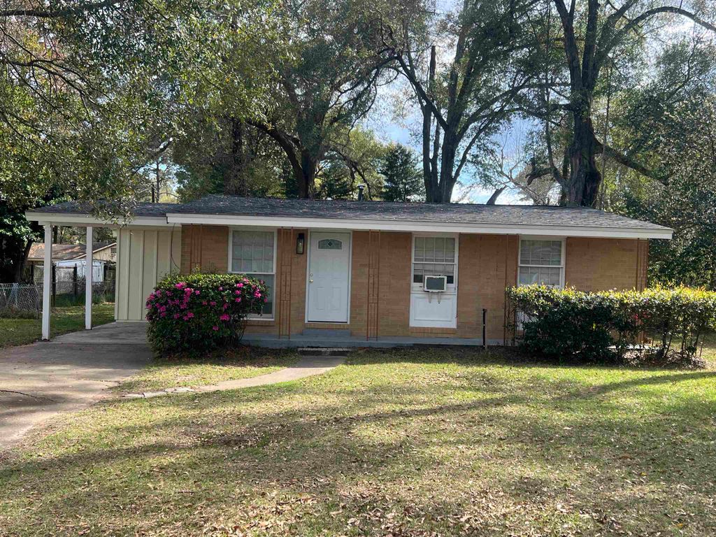 Photo of 201 Dupont Avenue, Quincy, FL 32351 (MLS # 397641)
