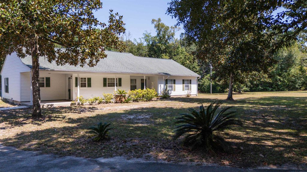 Photo of 3380 Ben Stoutamire Road, Tallahassee, FL 32310 (MLS # 391556)
