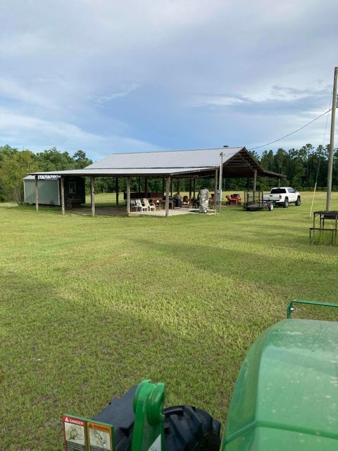 503 C M White Road Quincy FL 32351