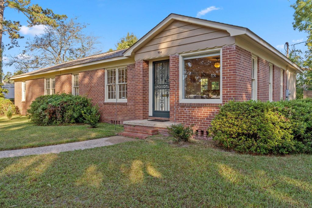 Photo of 954 Miccosukee Road, Tallahassee, FL 32308 (MLS # 391457)