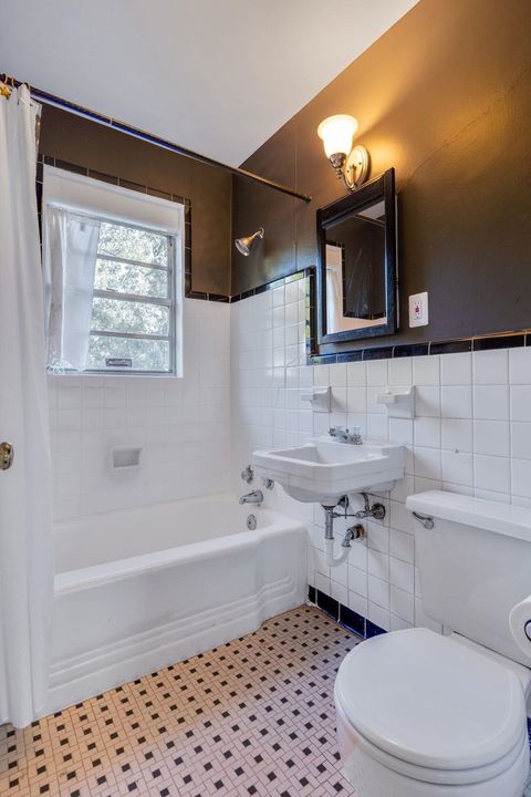 Tiny photo for 954 Miccosukee Road, Tallahassee, FL 32308 (MLS # 391457)