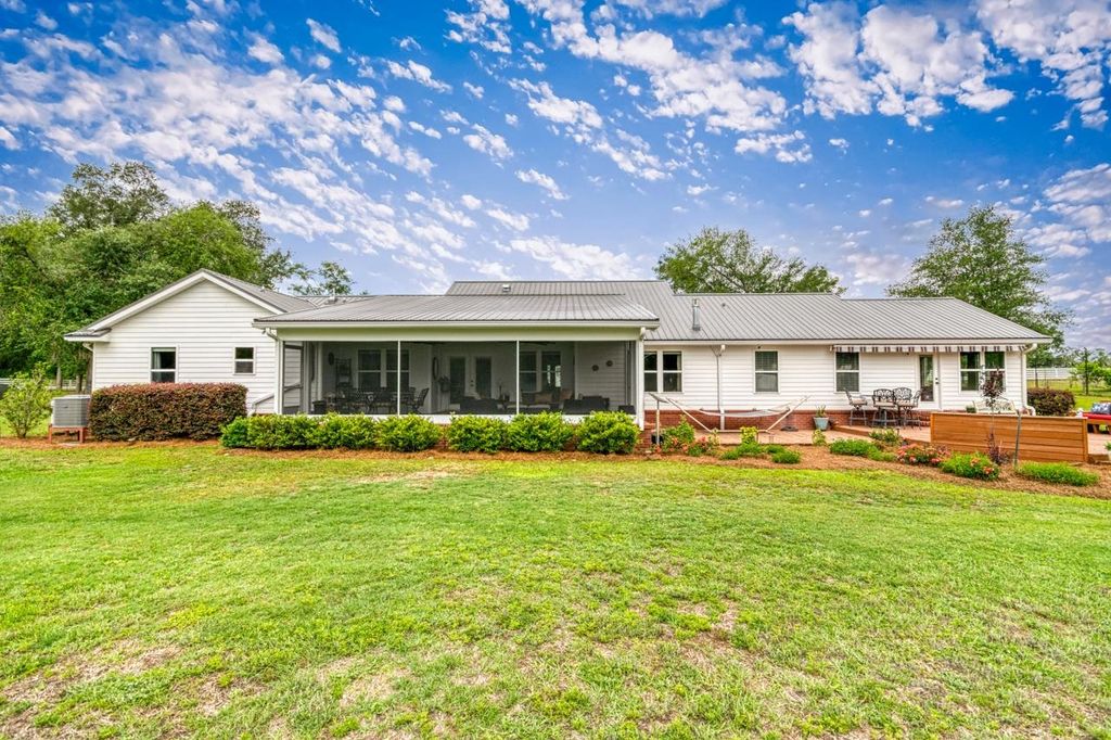 Photo of 1752 SE ROGERS SINK Road, Madison, FL 32340 (MLS # 399349)