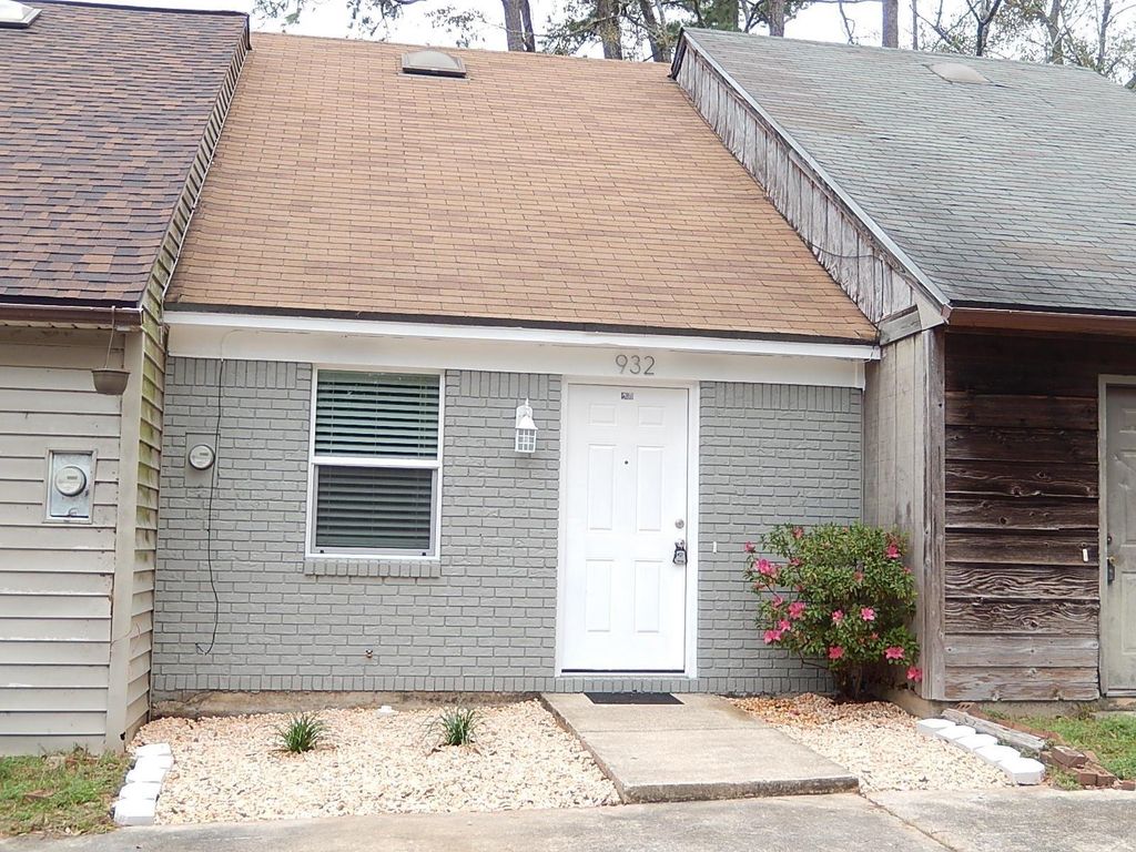 Photo of 932 S Lipona Road, Tallahassee, FL 32304 (MLS # 385052)