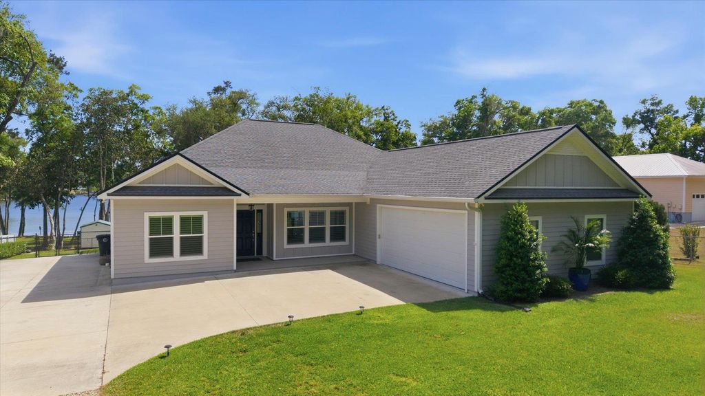 Photo of 22545 FRANCES Way, Tallahassee, FL 32310 (MLS # 399046)