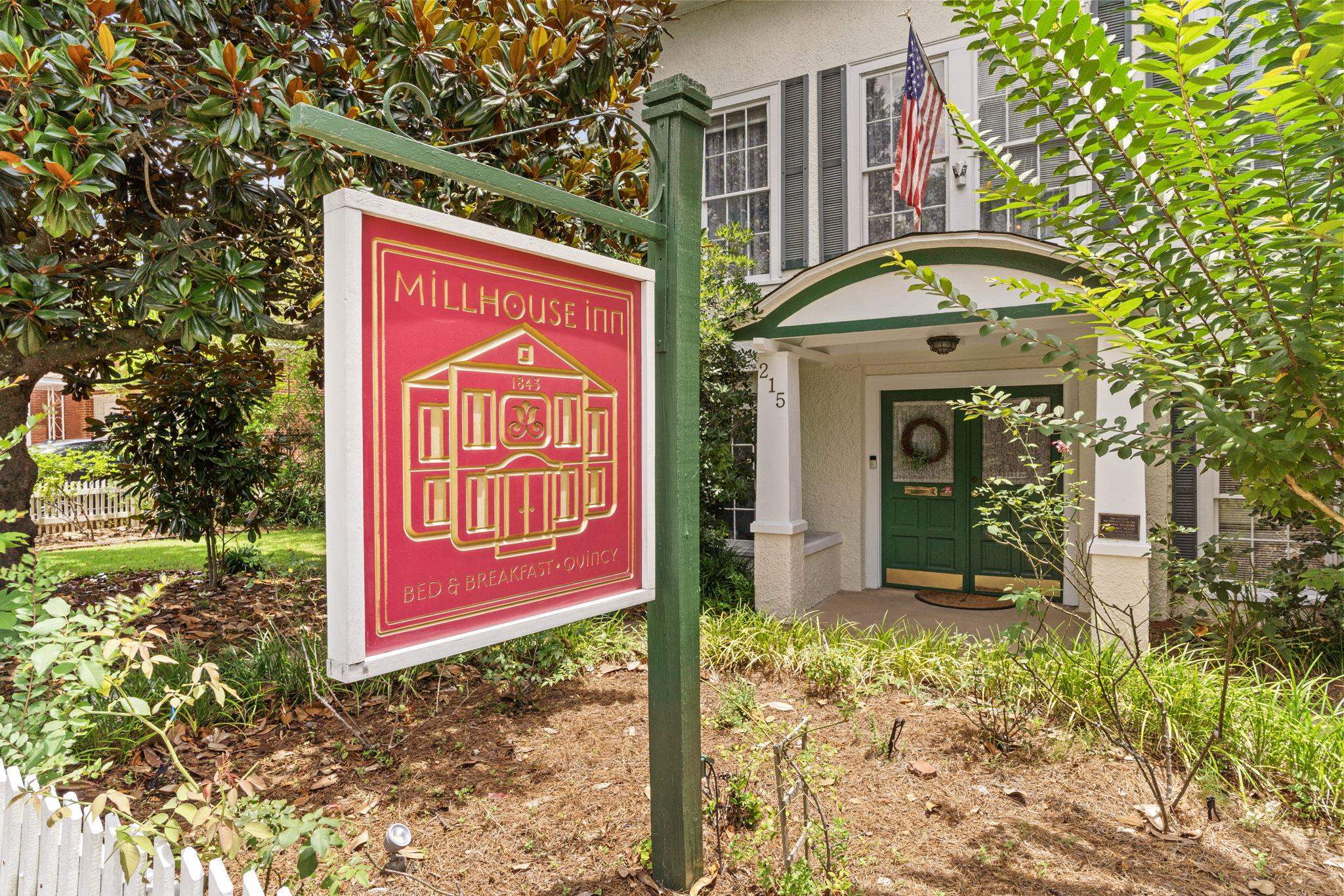 215 N MADISON STREET Street