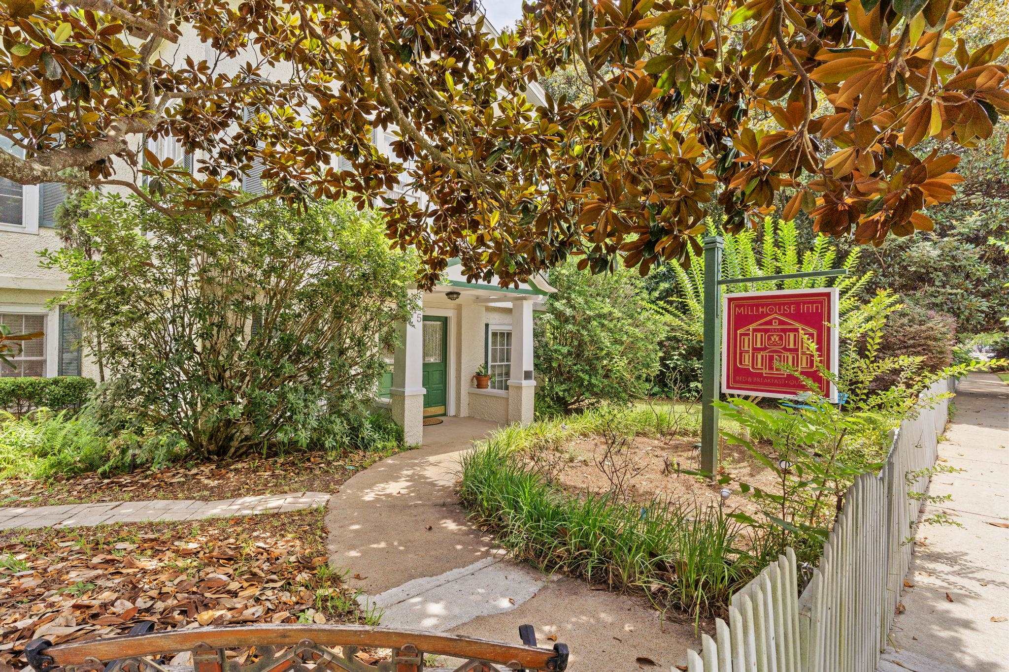 215 N MADISON STREET Street