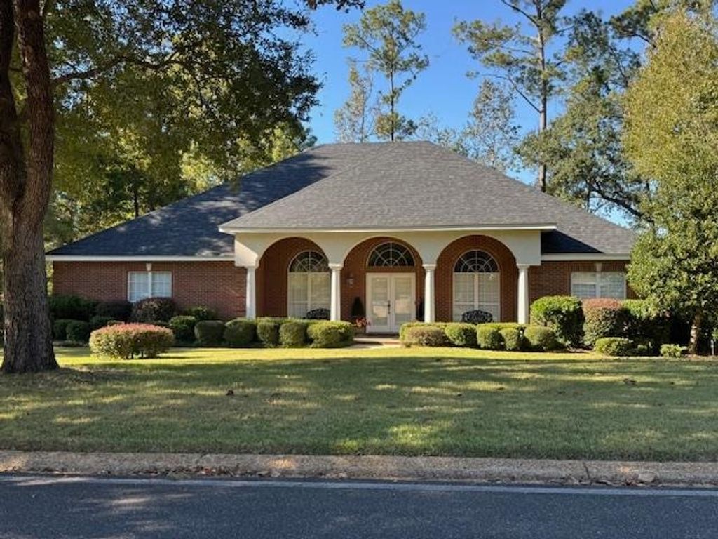 Photo of 2618 Wharton Circle, Tallahassee, FL 32312 (MLS # 394056)